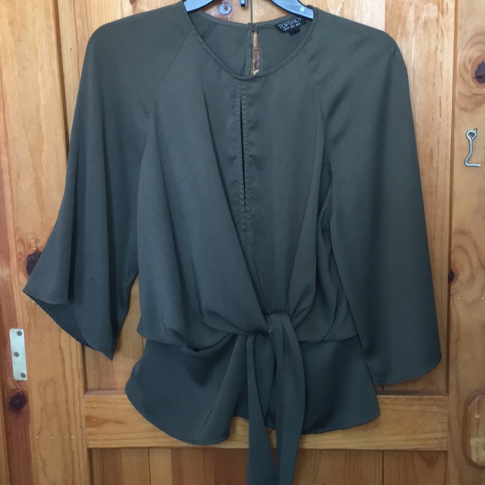 🖤 Topshop peek-a-boo blouse